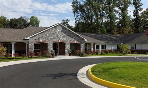 Artis senior living - Services. Artis Senior Living Of Commack offers a variety of services to its residents, including a beauty salon/barbershop, health center, licensed nurse available 24/7, medication management, medical appointment scheduling, mobility assistance, personalized resident-specific care plans and physical, occupational and speech therapies.